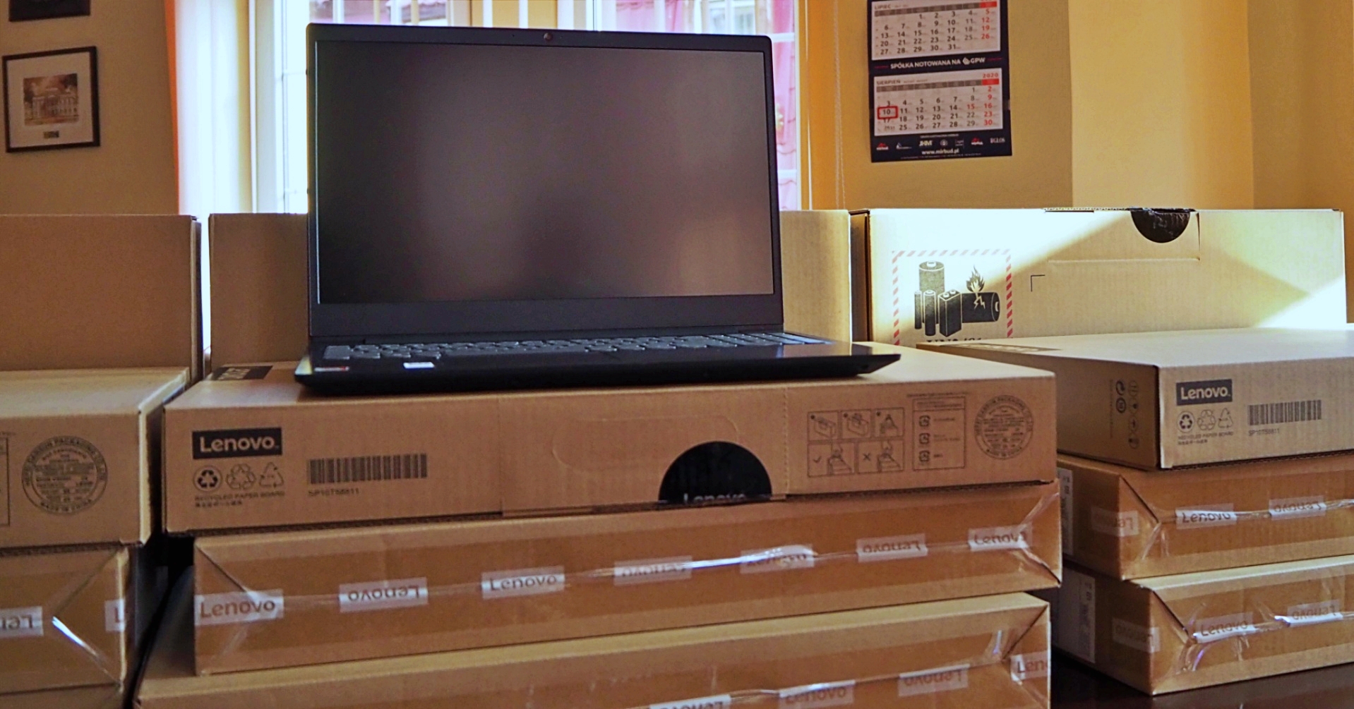 Powiat Białogardzki: 40 laptopów dla dzieci w pieczy zastępczej