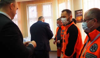 Spotkanie władz powiatu białogardzkiego z ratownikami medycznymi w ramach Dnia Ratownictwa Medycznego