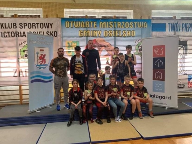 Najmłodsi zawodnicy AKS pokazują siłę