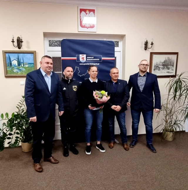 Zapaśniczka Wiktoria Chołuj uhonorowana przez samorząd powiatu białogardzkiego