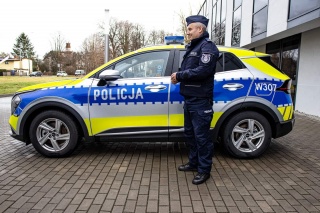 Nowy radiowóz dla KP Policji w Białogardzie, wsparcie Powiatu Białogardzkiego | 29 XII 2023