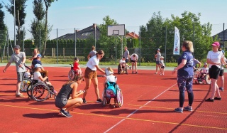 Zajęcia sportowo-rehabilitacyjne dla dzieci poruszających się na wózku inwalidzkim