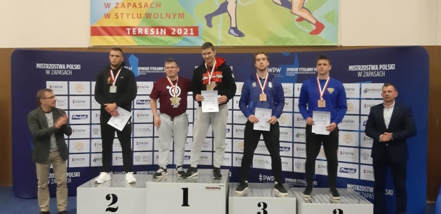 Sukces na macie. Srebrny medal mistrzostw Polski juniorów