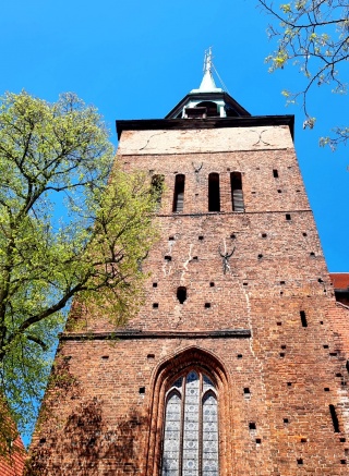 W głowicy miedzianego hełmu wieży kościoła mariackiego znajdzie się kapsuła czasu | maj 2023
