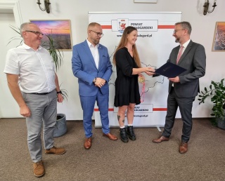 Mistrzyni Polski Małgorzata Maślak-Glugla uhonorowana przez Powiat Białogardzki | 1.09.2025