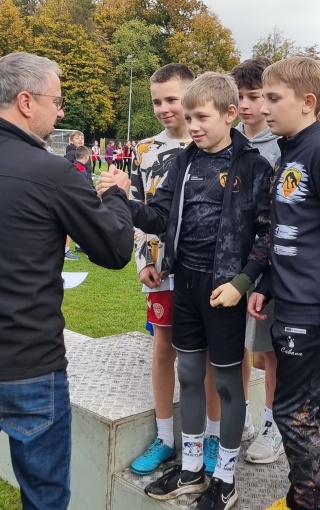 Mistrzostwa powiatu białogardzkiego w sztafetowych biegach przełajowych | 17.10.2025